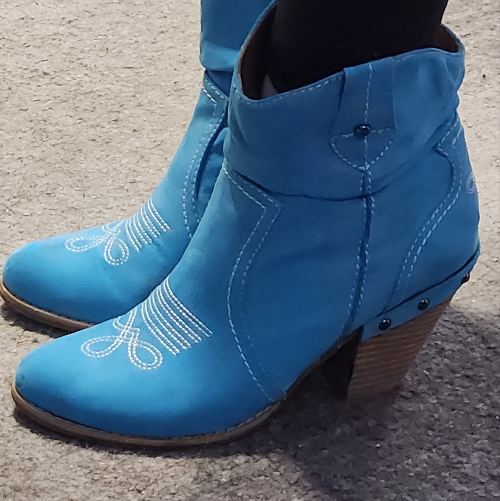 MOMO  Blue Women's Ankle Boots, size 9